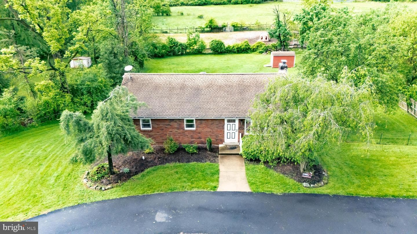 2542 Apple Street photo 6