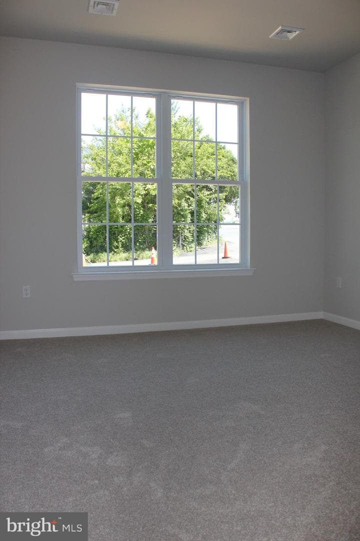 21 Kiernan Avenue photo 4