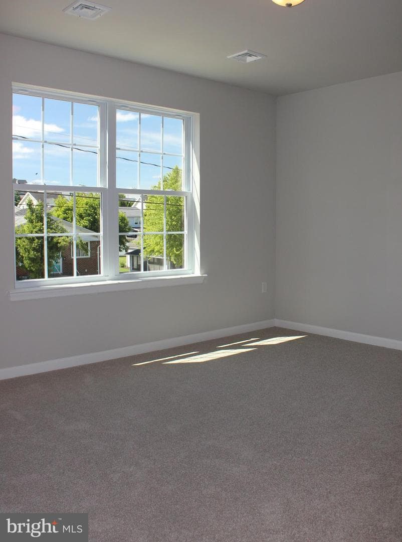 21 Kiernan Avenue photo 6