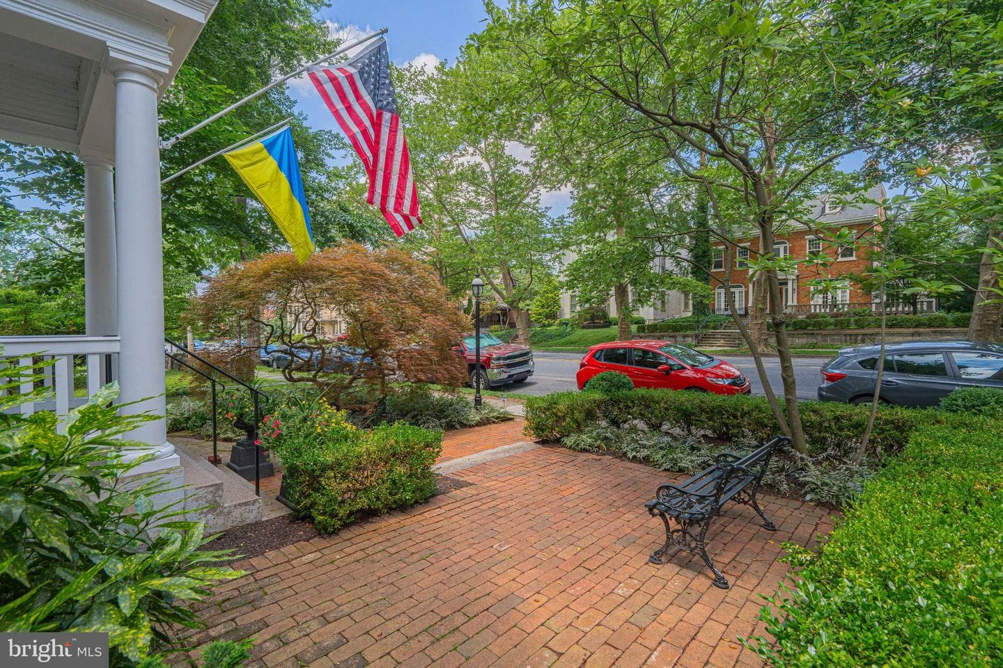 132 E Market Street photo 3