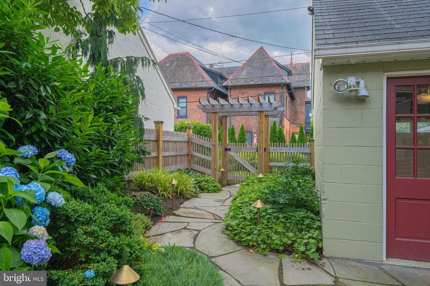 132 E Market Street photo 58