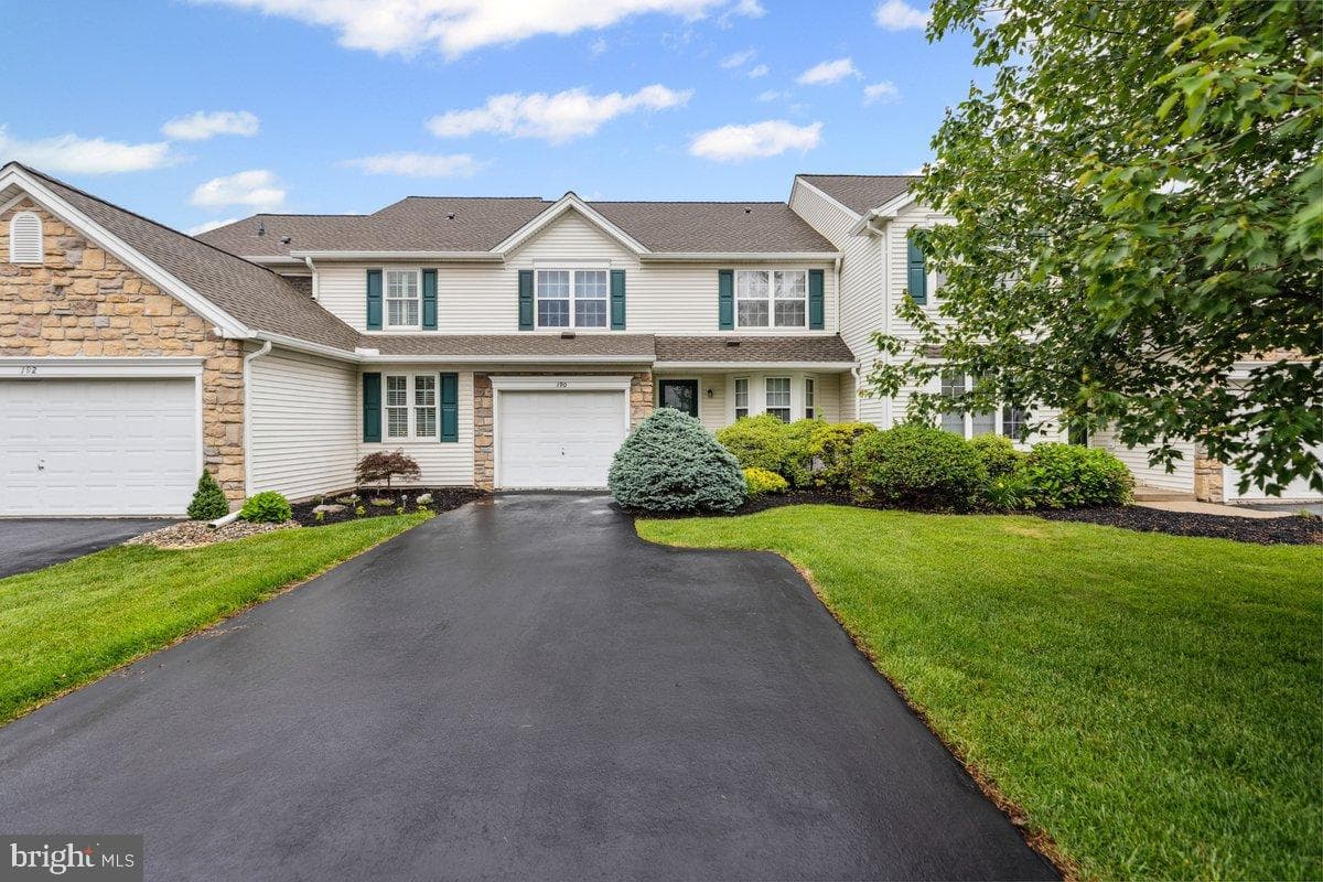 190 Park Ridge Drive photo 1