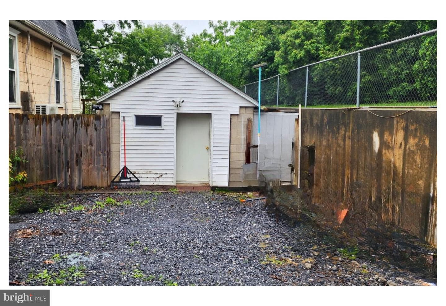 2463 Hillside Avenue photo 2