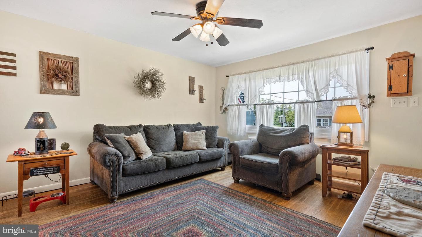 3063 Clearview Street photo 8