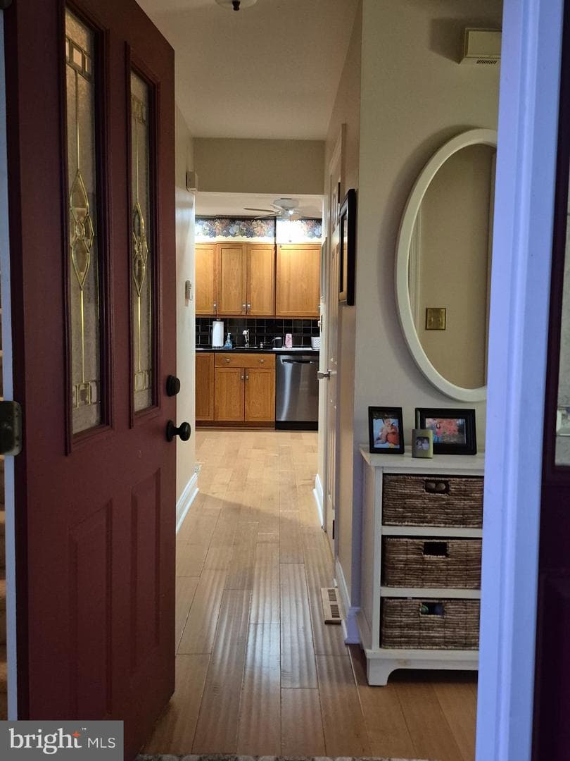 2071 Pleasant Drive photo 3