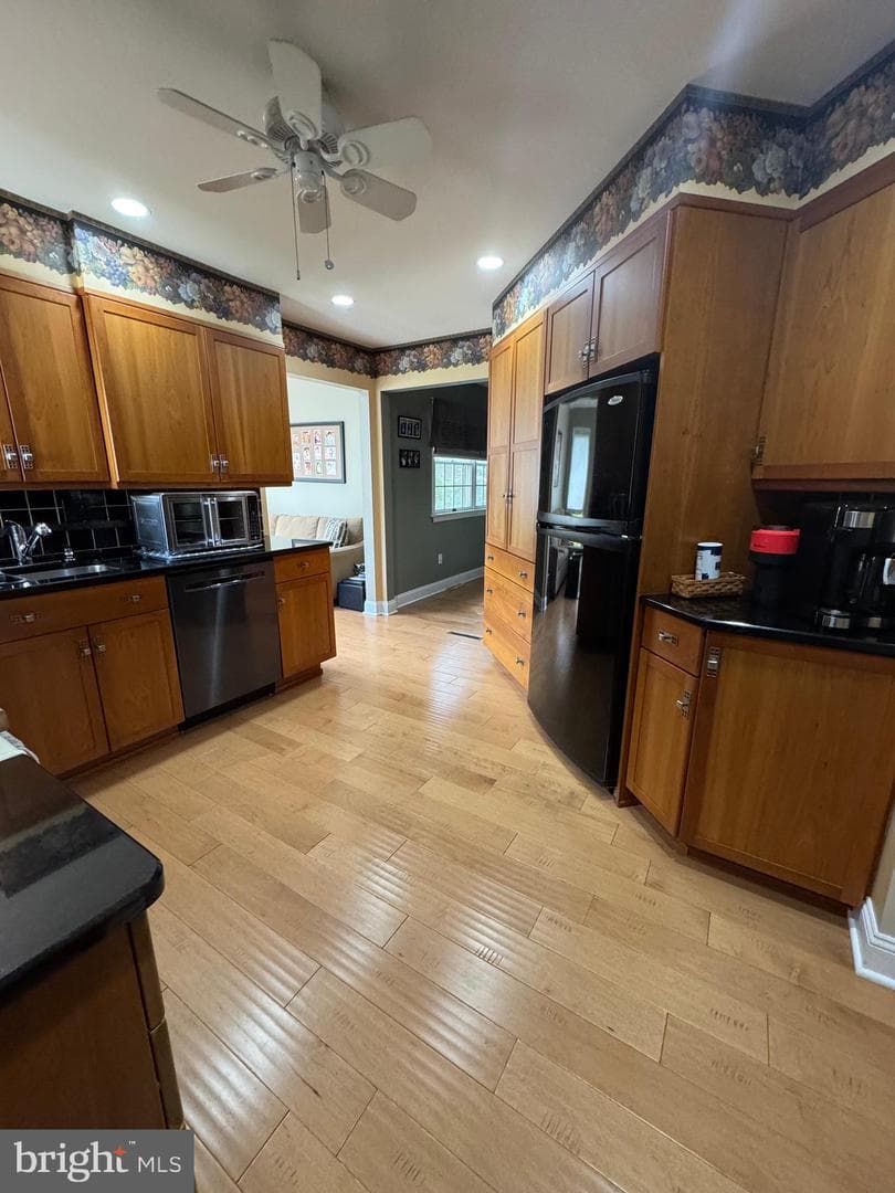 2071 Pleasant Drive photo 4