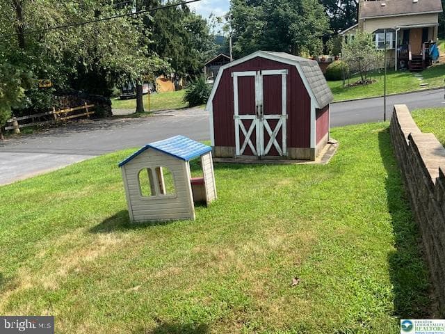 110 Center St photo 4