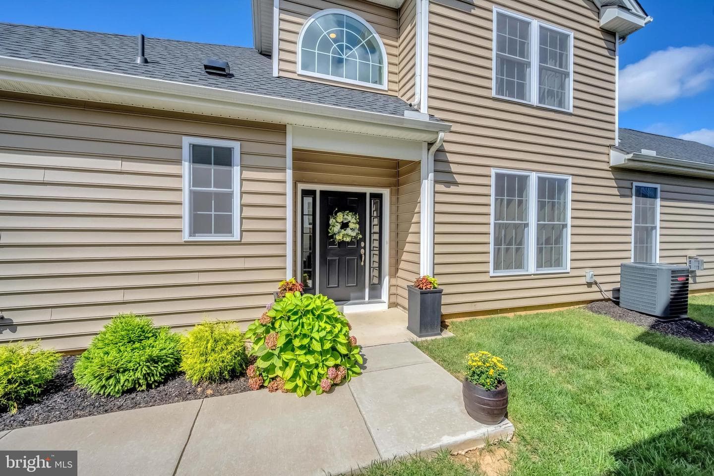 3886 Victors Way photo 2