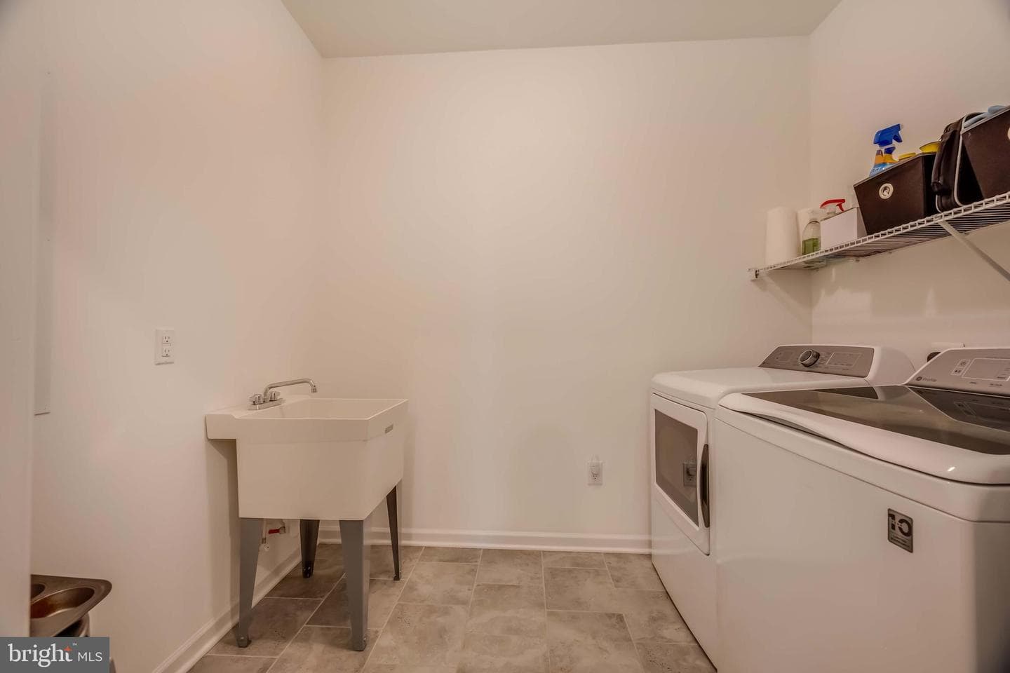 3886 Victors Way photo 26