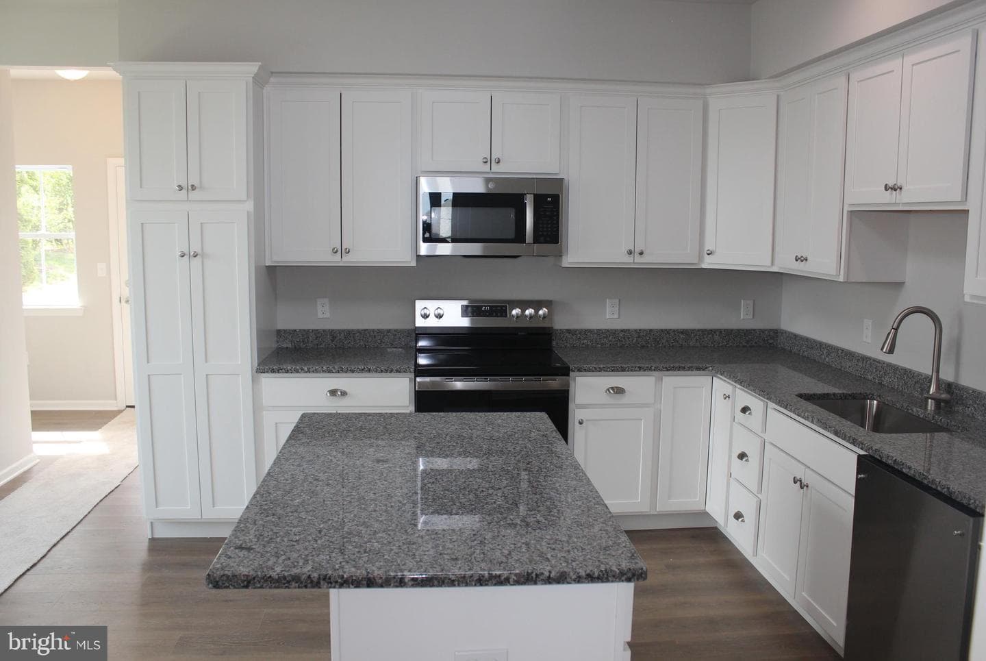 80 Hess Avenue photo 3