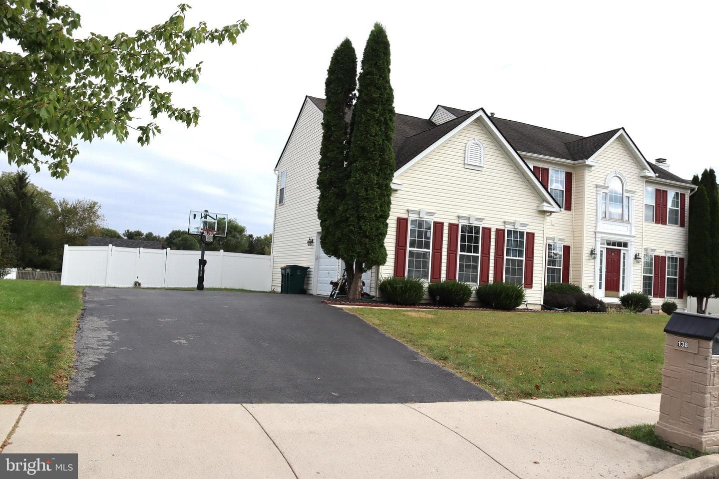 138 Lower Way Road photo 2