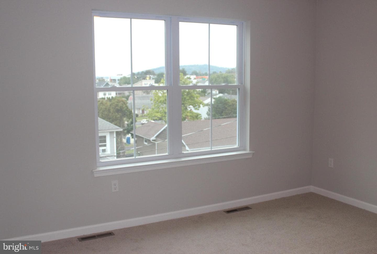 82 Hess Avenue photo 6