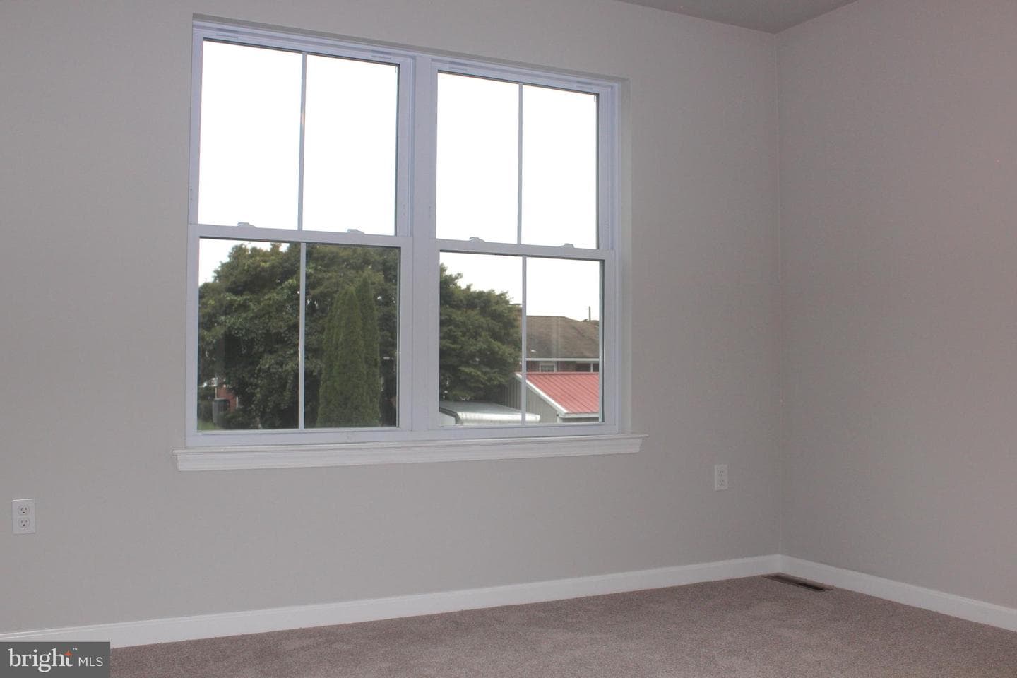 82 Hess Avenue photo 9
