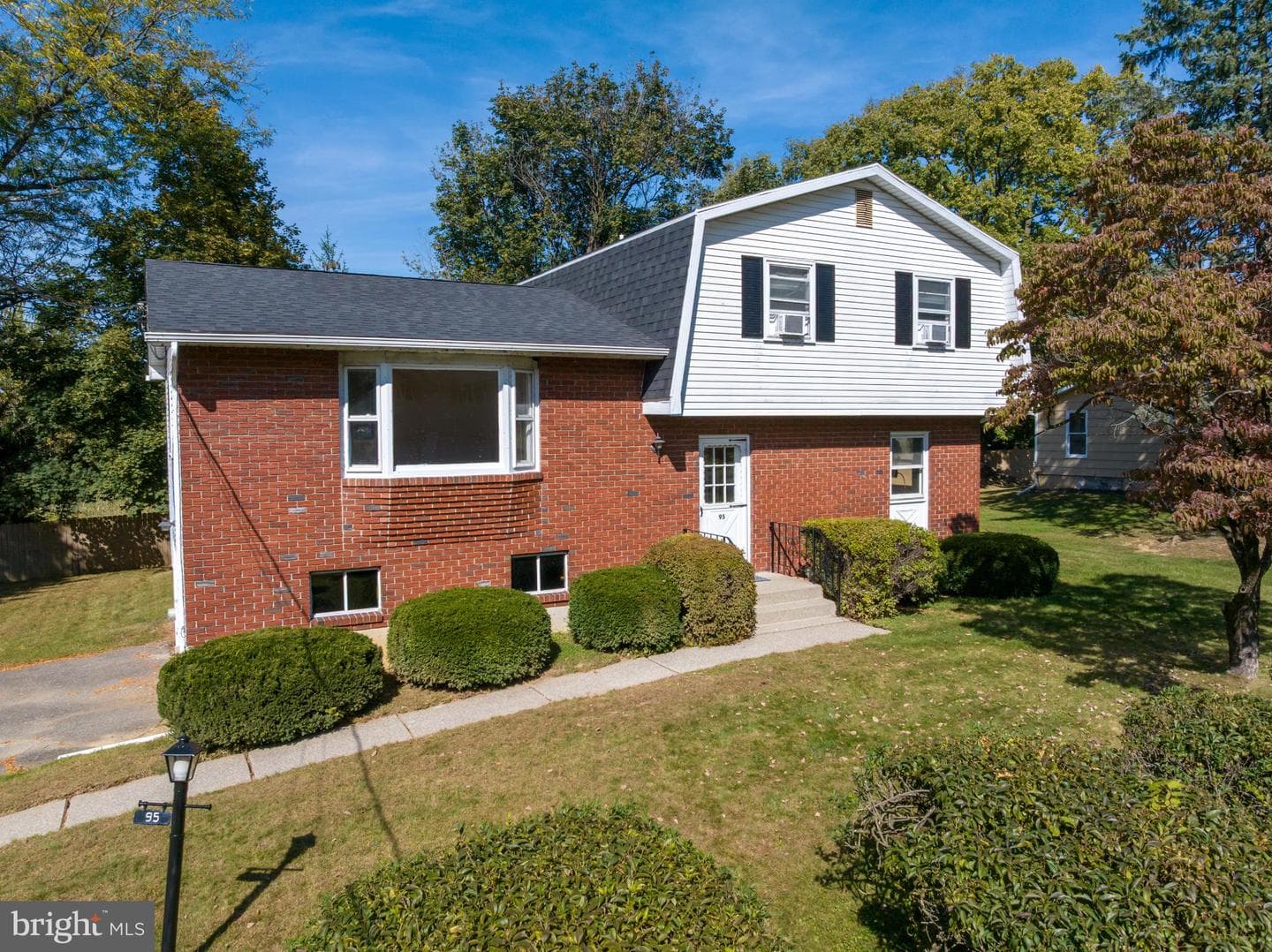 95 Jeffrey Street photo 27