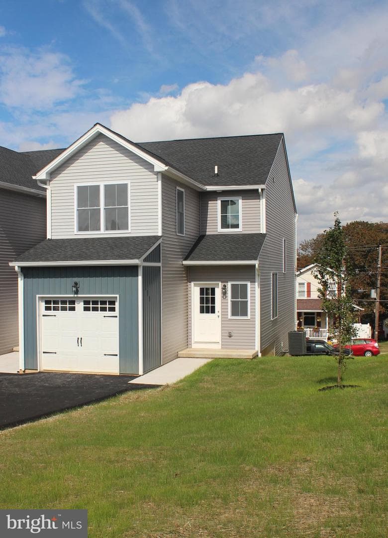 84 Hess Avenue photo 2