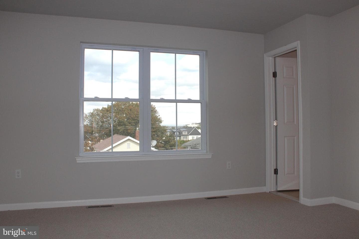 84 Hess Avenue photo 7