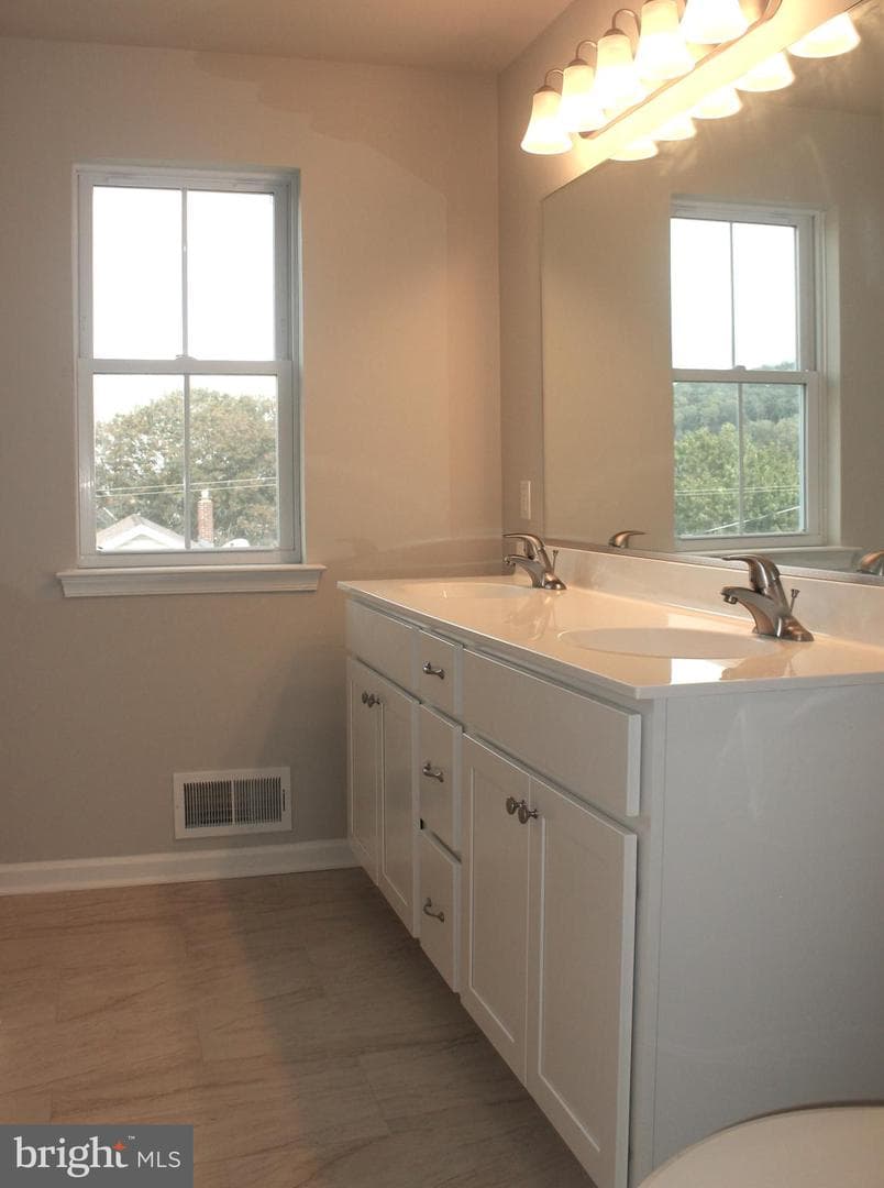 84 Hess Avenue photo 8
