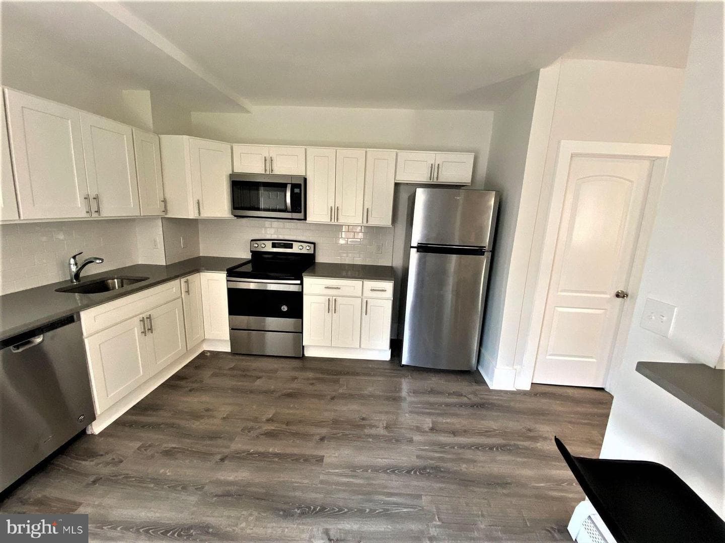 515 Thomas Street photo 5