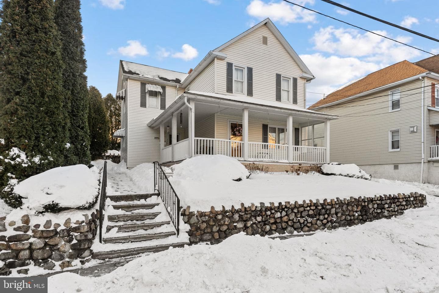 320 Garibaldi Avenue photo 3
