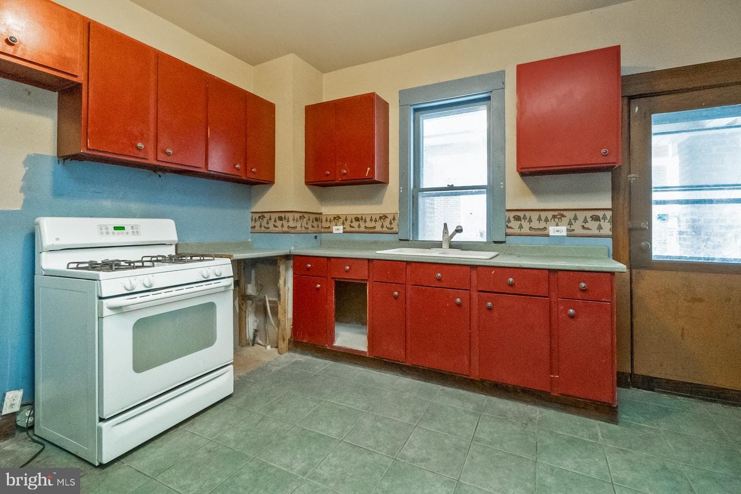 446 Williams Street photo 9