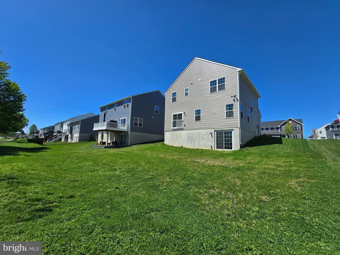 1174 Woodmont Lane photo 3