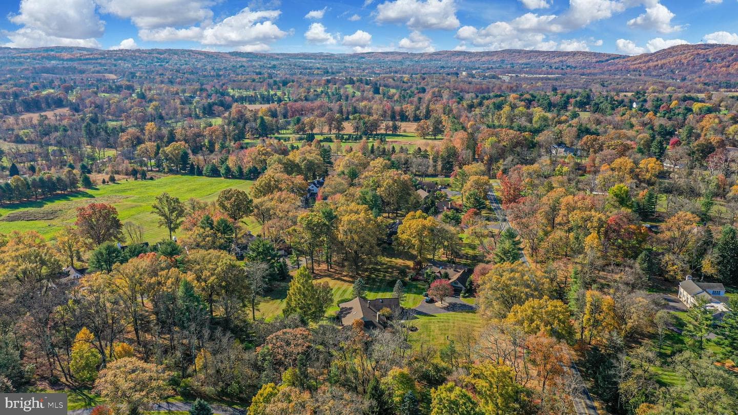 1588 Saucon Valley Road photo 35