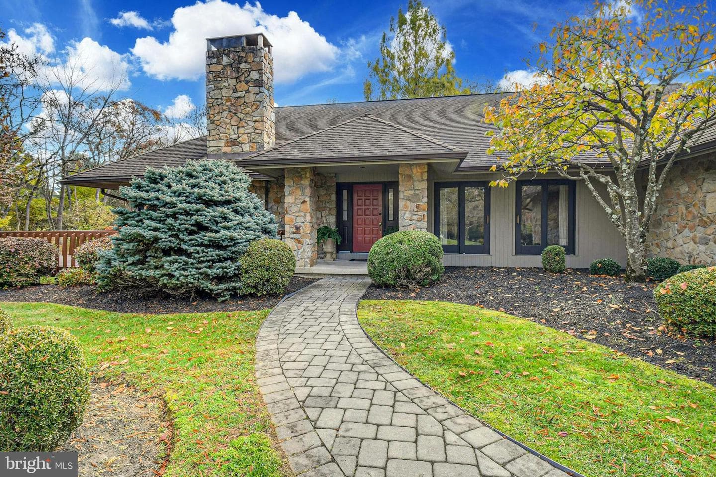 1588 Saucon Valley Road photo 4