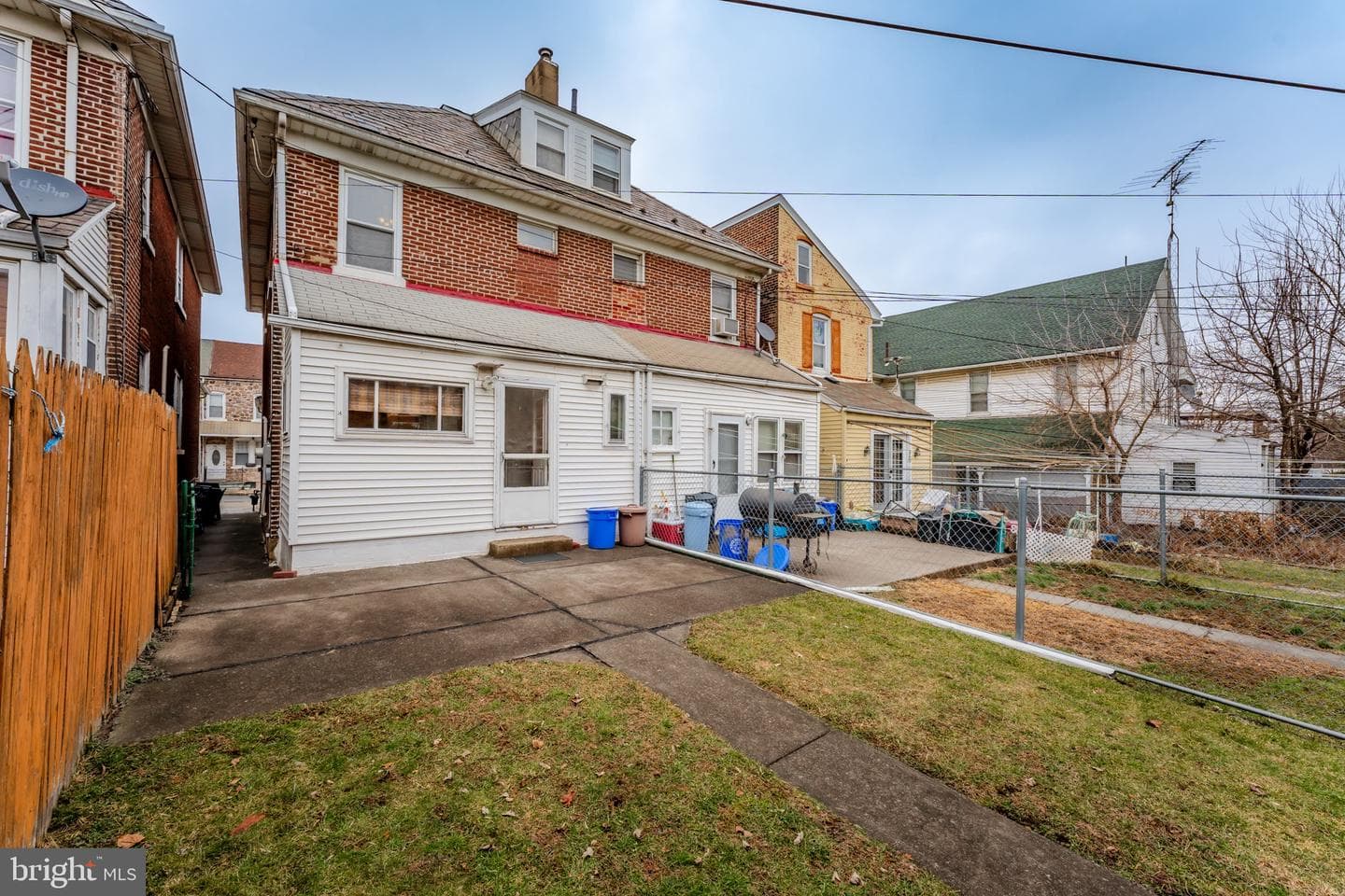 1242 Ferry Street photo 32