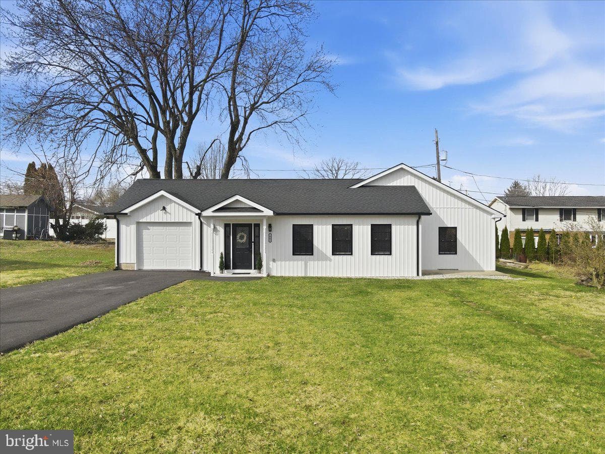 1647 4th Street photo 3
