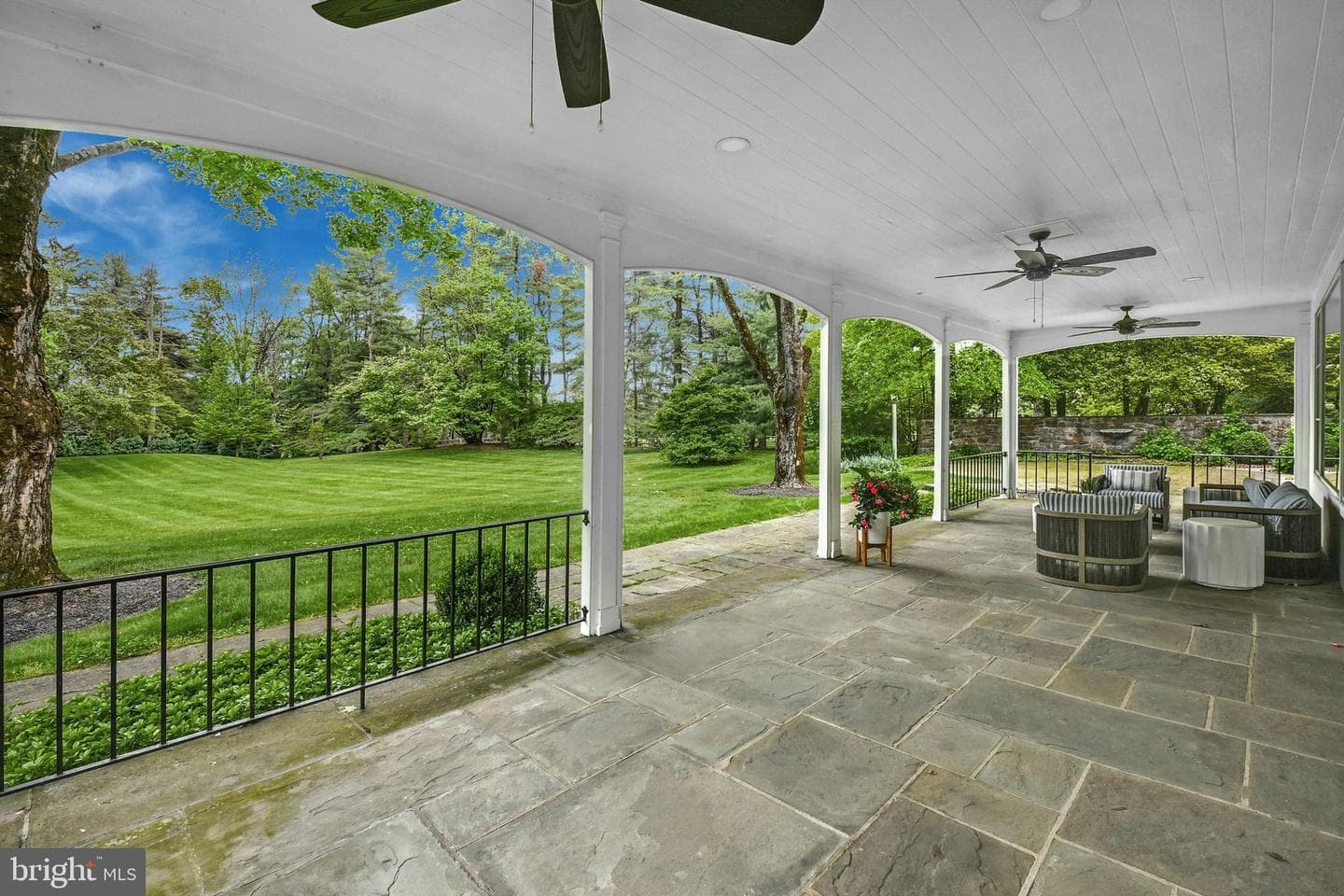 1803 Apple Tree Ln E photo 33