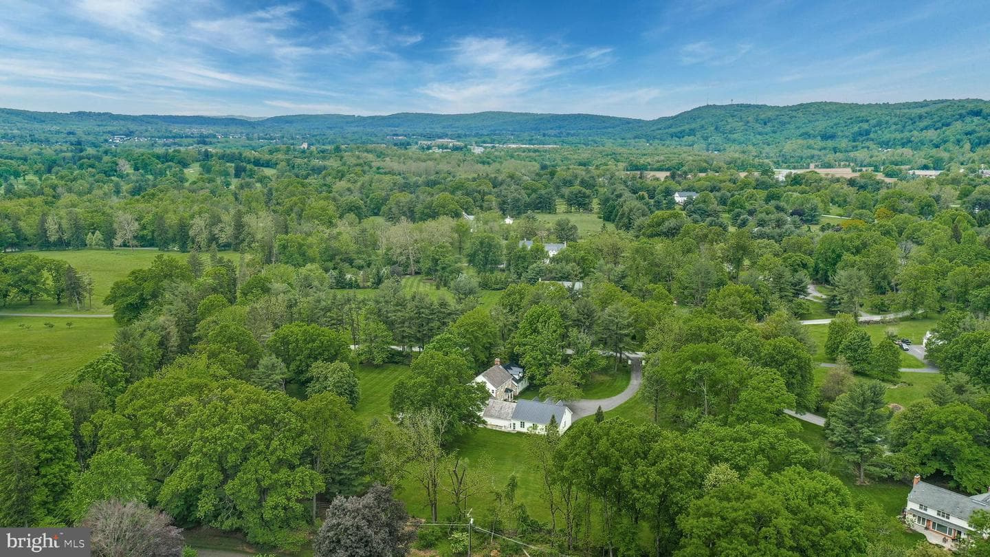 1803 Apple Tree Ln E photo 5