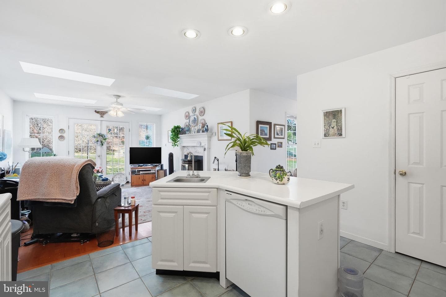 2531 Apple Street photo 19