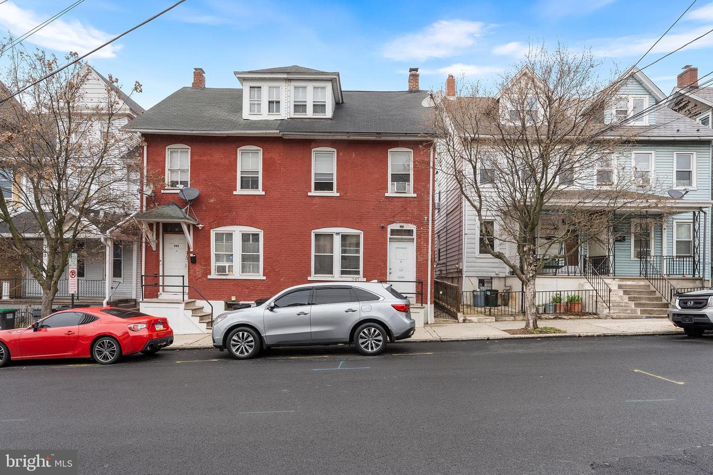 707 E 5th Street