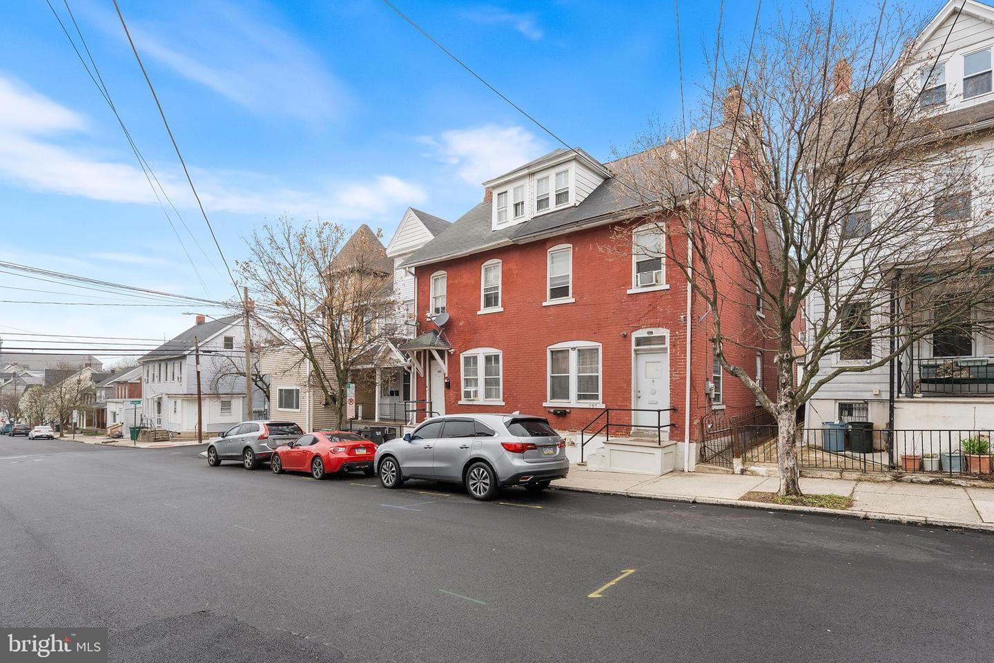707 E 5th Street photo 2