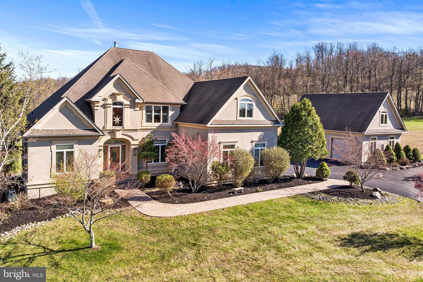 1572 Courtney Court photo 2