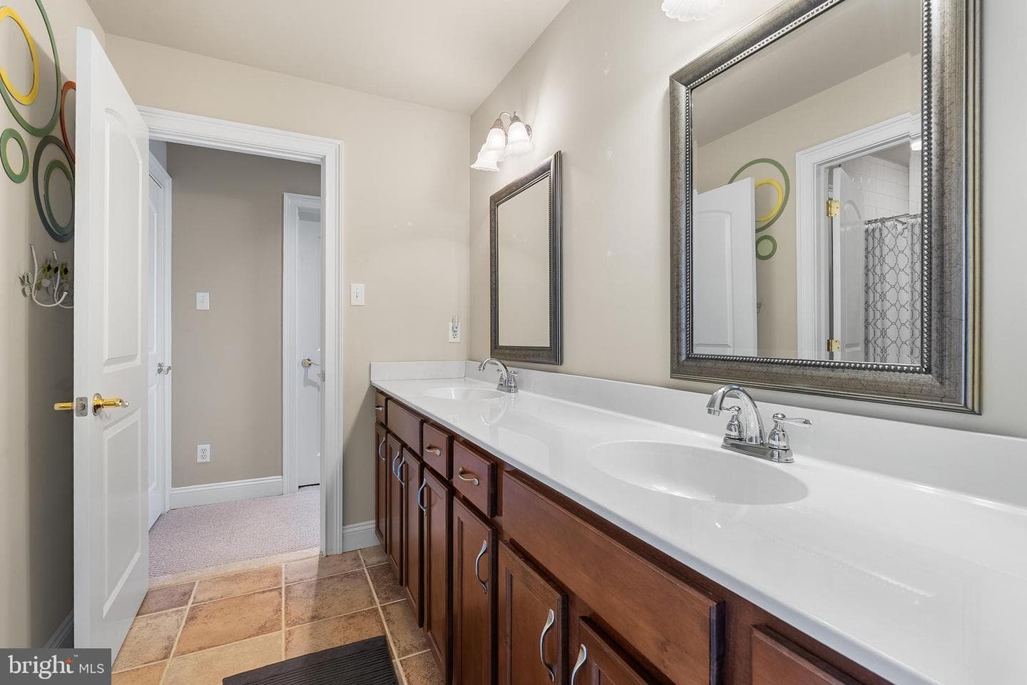 1572 Courtney Court photo 22