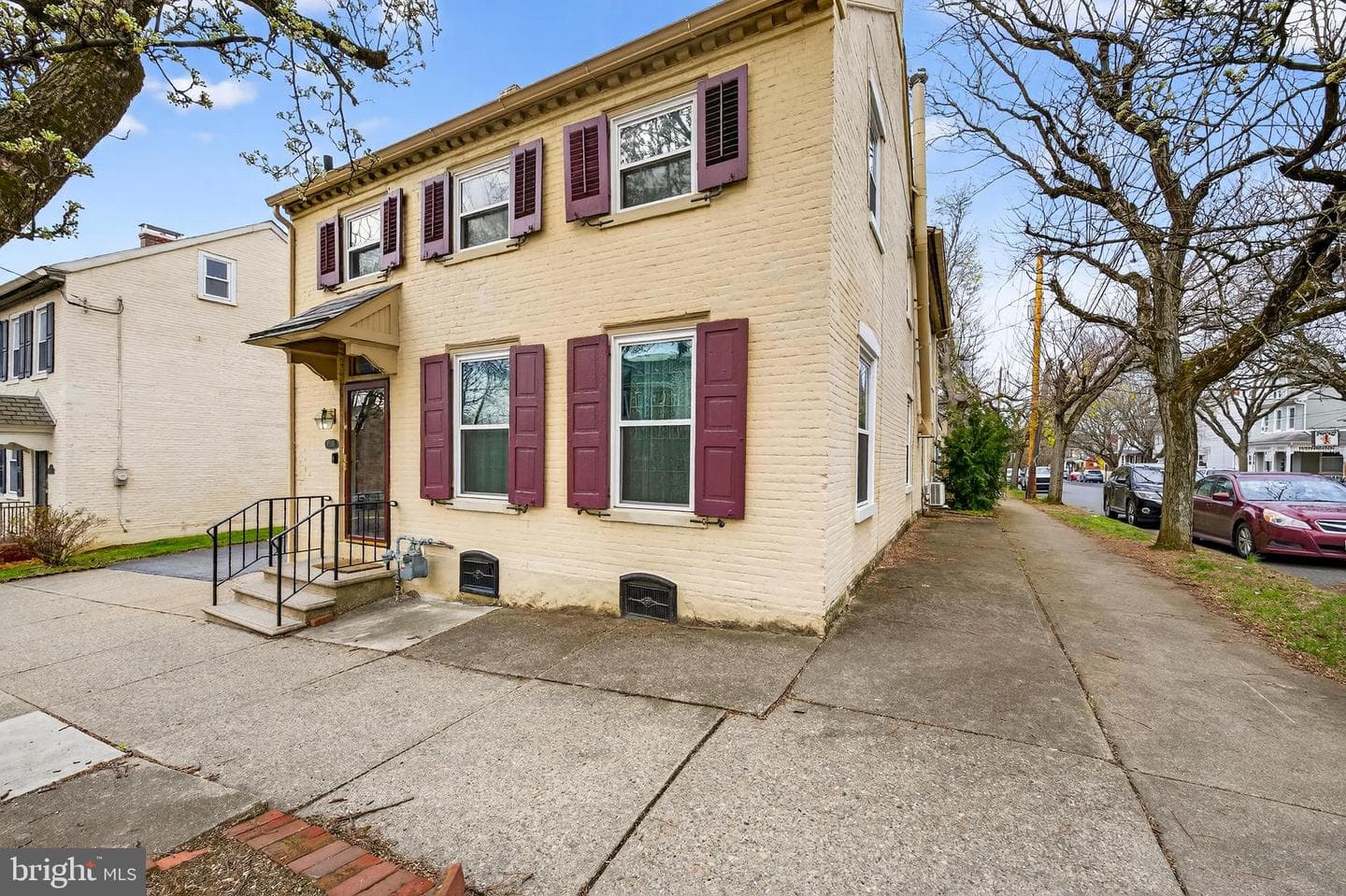945 Main Street photo 3