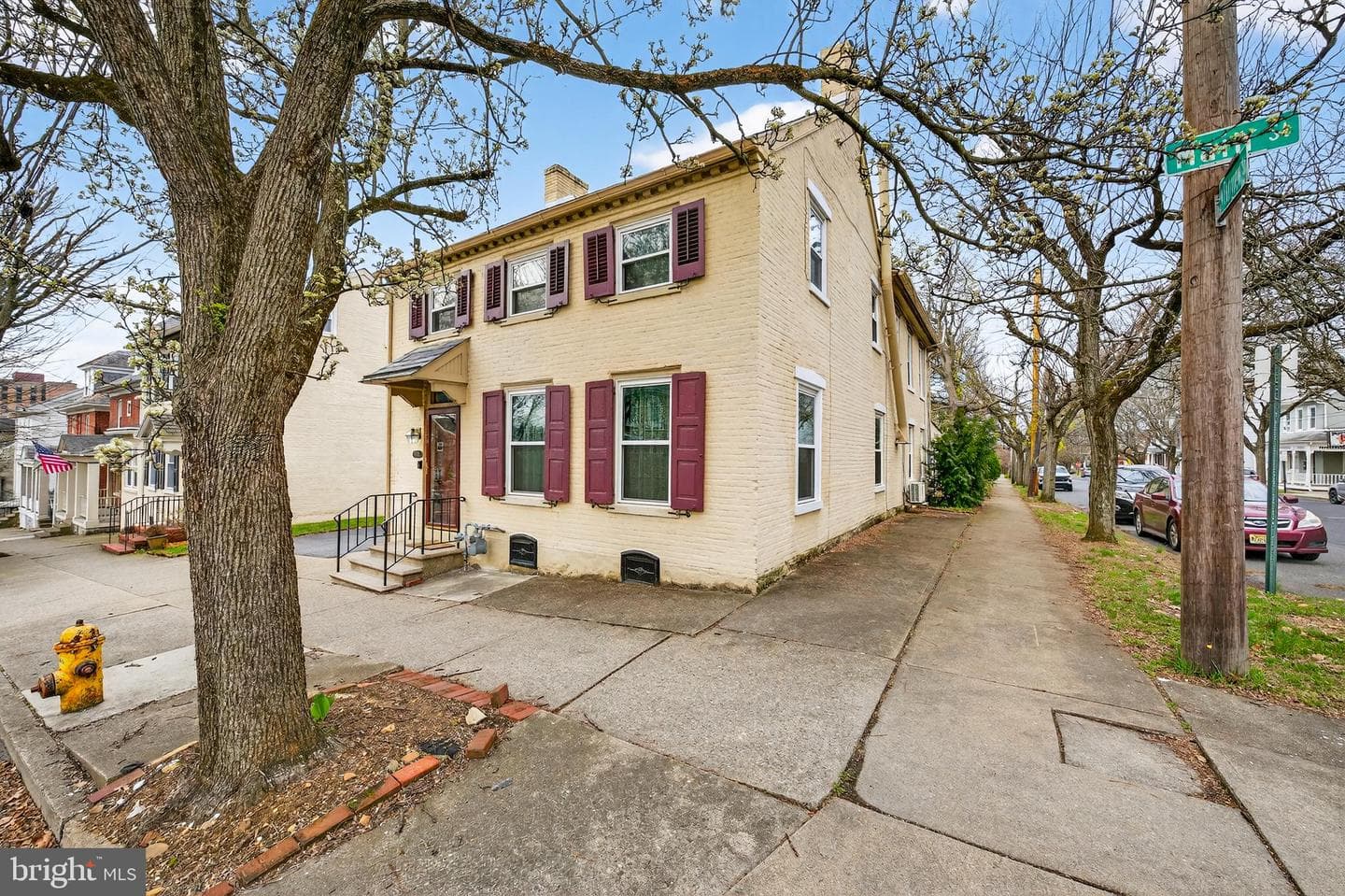 945 Main Street photo 4