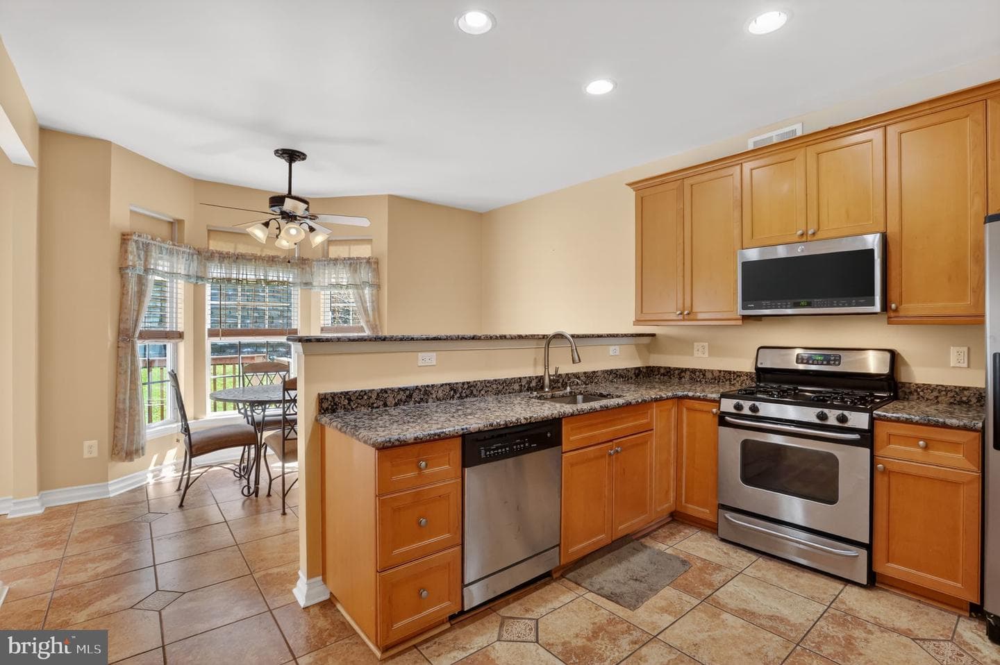 186 Oakmont Court photo 14