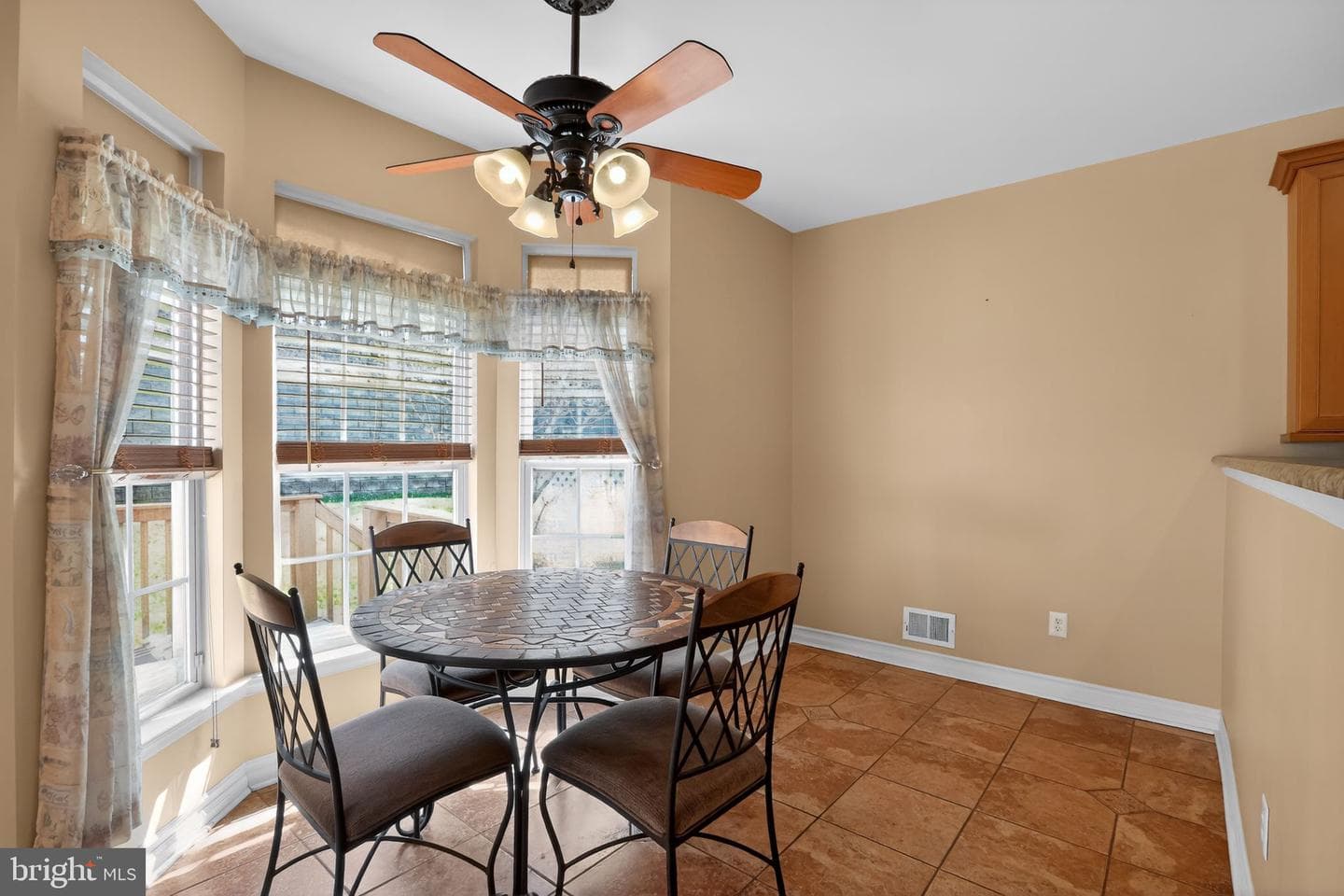 186 Oakmont Court photo 15