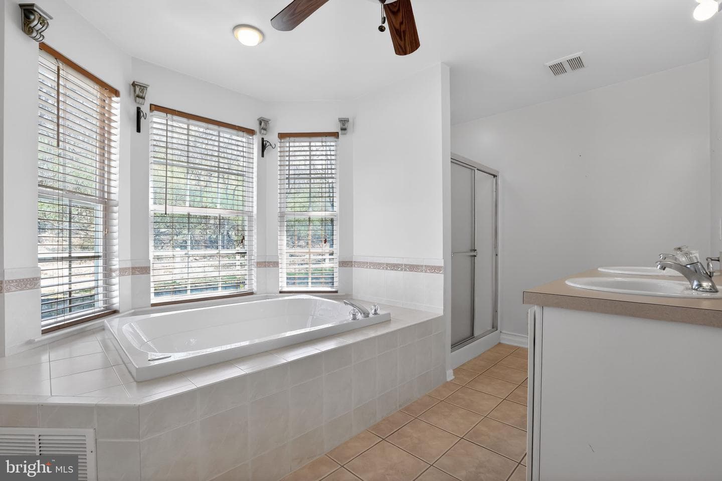 186 Oakmont Court photo 22