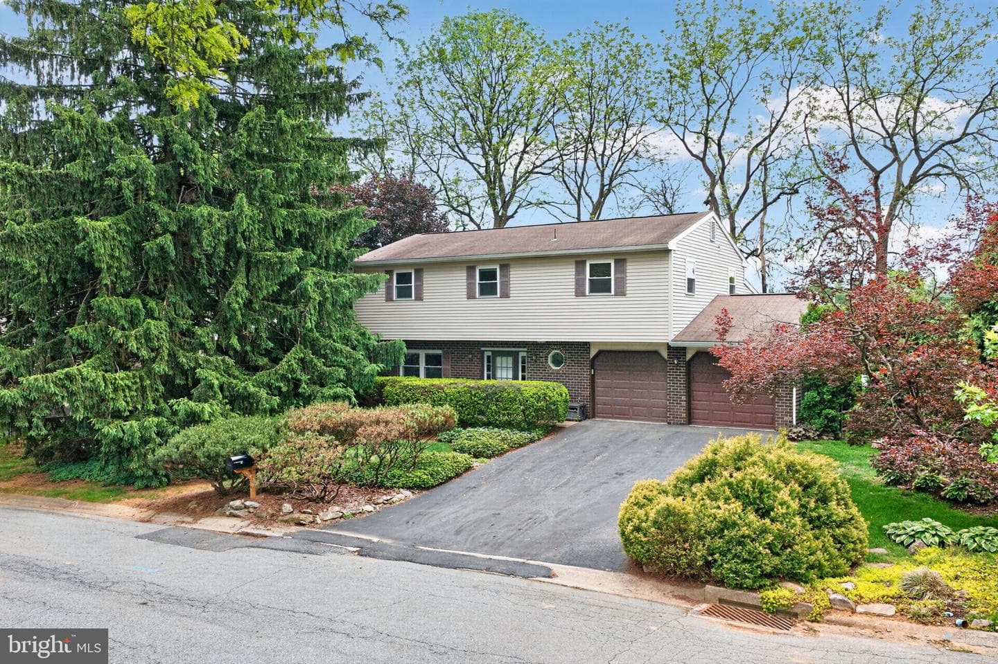 1189 Bluestone Drive photo 2