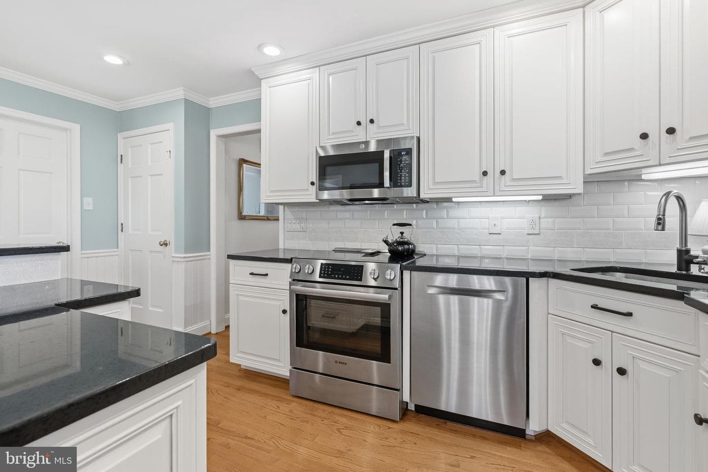 1847 Clarence Drive photo 12