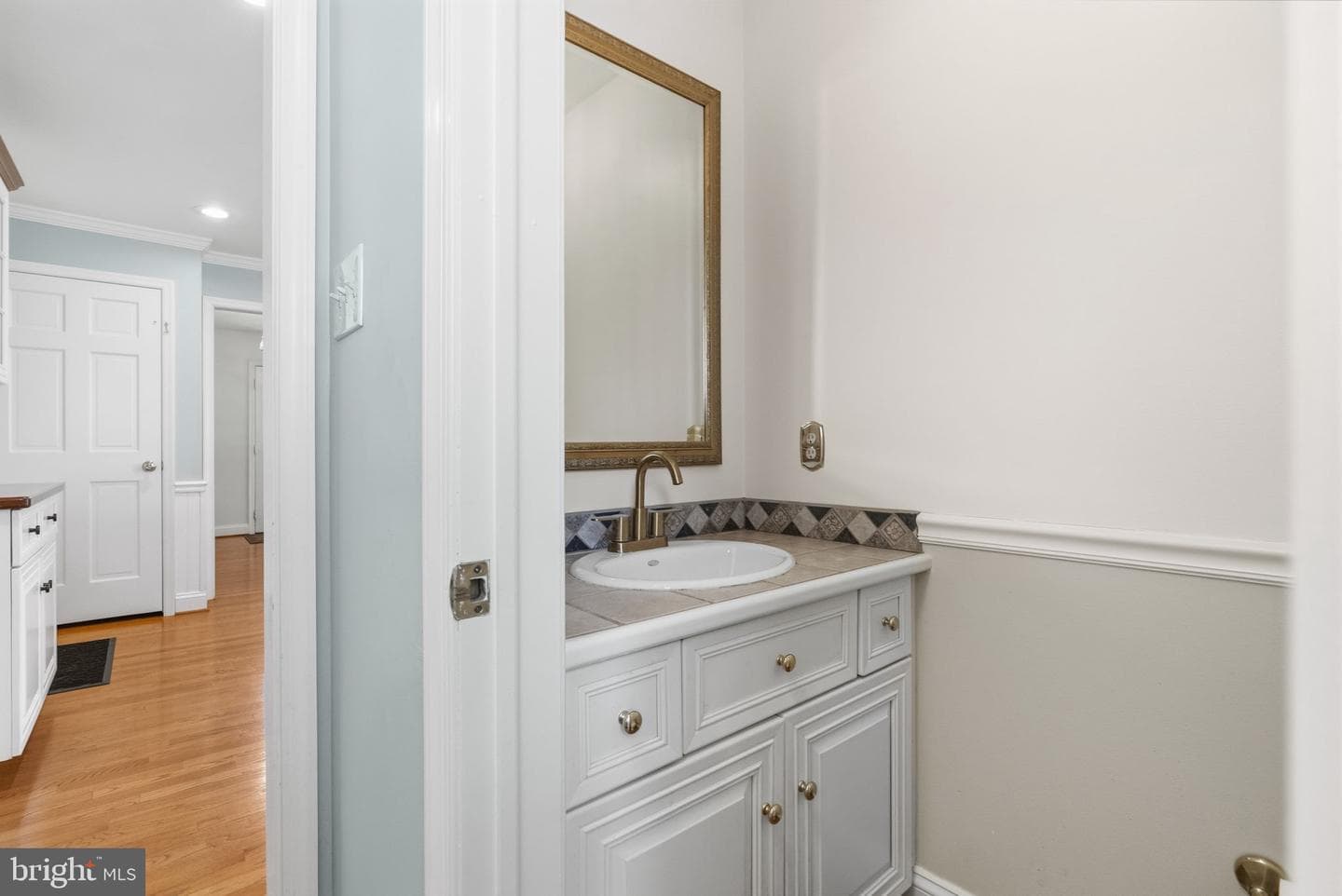 1847 Clarence Drive photo 25