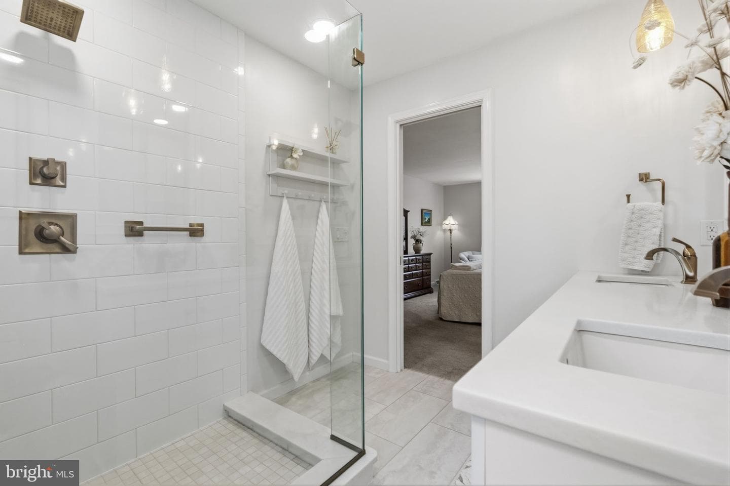 1847 Clarence Drive photo 33