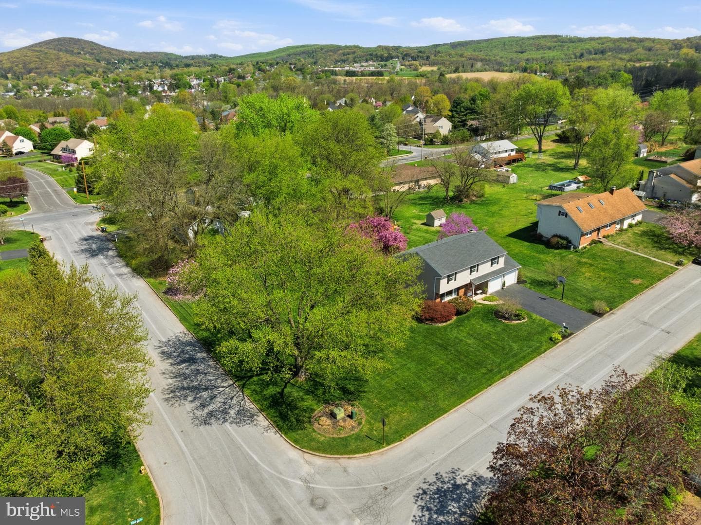 1847 Clarence Drive photo 48