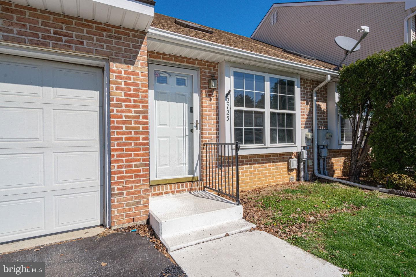 2725 Victoria Lane photo 2