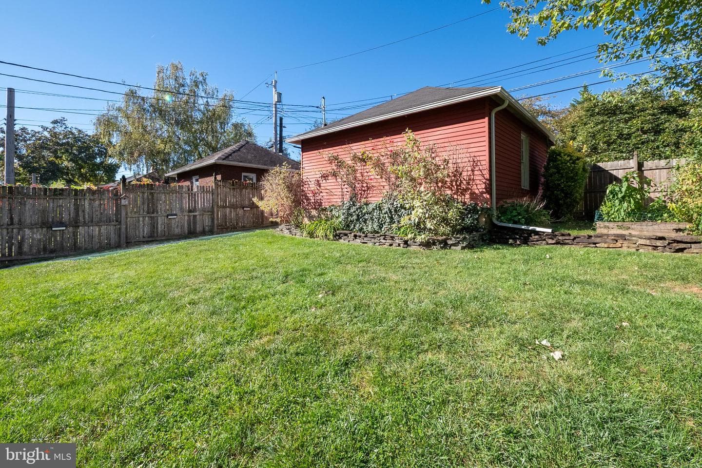 1133 N New Street photo 33