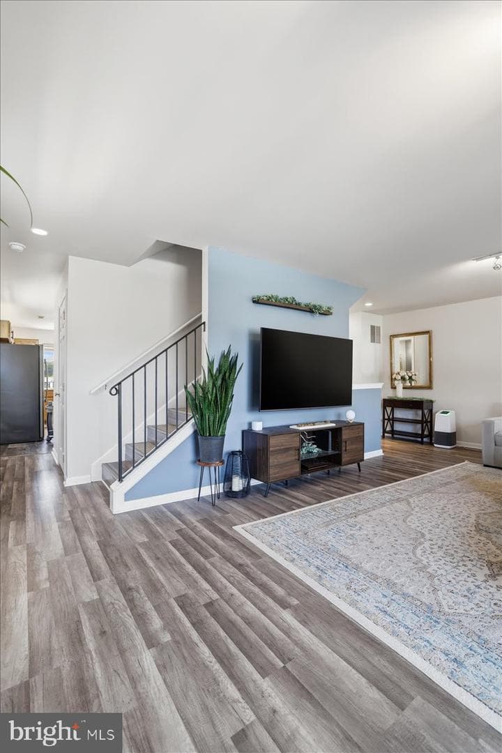 215 Birch Street photo 10
