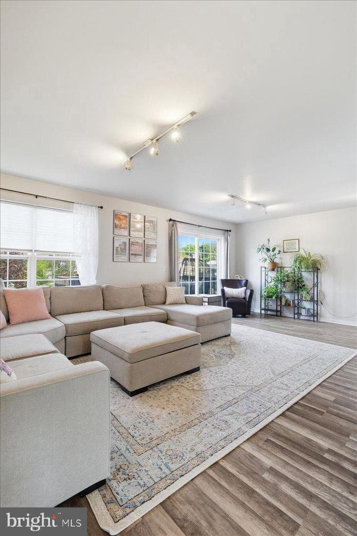 215 Birch Street photo 12